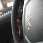 دور فرمون دوختنی چرم سوزنی مدل مشکی دوخت قرمز