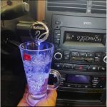 این محصول دارای یک ونیم متر شیلنگ و یک و نیم متر کابل برق می‌باشد, برق این محصول از فندکی تهیه می‌شود. دارای کاور مخصوص که دمای نوشیدنی را تا ۳ ساعت حفظ می‌کند., قابل نصب بر روی کلیه خودرو های سبک و سنگین که فندکی داشته باشندآسان‌ نوش داخل خودرو یک نوشیدنی خنک‌کننده است که معمولاً در خودروها برای نوشیدن در طول سفرهای طولانی یا در شرایط گرما مورد استفاده قرار می‌گیرد.