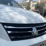 زه استیل جلو پنجره ساینا